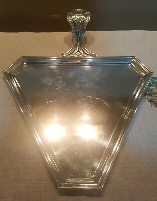 Vassoio Triangolare In Argento 800 Cesellato A Mano, Argentiere Messulam.  - Immagine 1 di 4