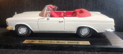 MAISTO 1966 MERCEDES BENZ 280SE CONVERTIBLE 1:18 DIECAST BLANCO/ROJO TCHIBO Foto 1 de 4