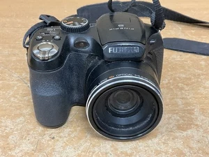 Fuji FinePix S1900 Bridge Camera - 12MP 18x Zoom (Fungus Issue) - Picture 1 of 1