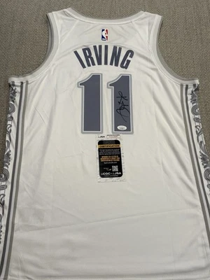 Camiseta deportiva de baloncesto firmada autografiada por Kyrie Irving de los Dallas Mavericks con certificado de autenticidad JSA Foto 1 de 2