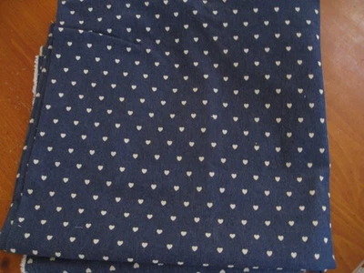 Nueva tela yarda de mezclilla azul con pequeños corazones blancos 1 1/2 yardas Foto 1 de 2