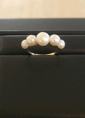 Anillo de banda abierta de perlas de oro de 14K Foto 1 de 4