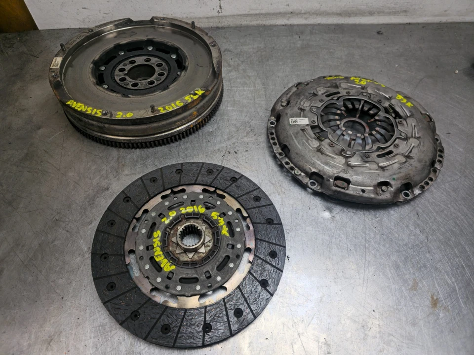 2015-2018 TOYOTA AVENSIS 2.0 DIESEL 2WW FLYWHEEL DUAL MASS CLUTCH KIT 53K MILES - Image 1 of 4