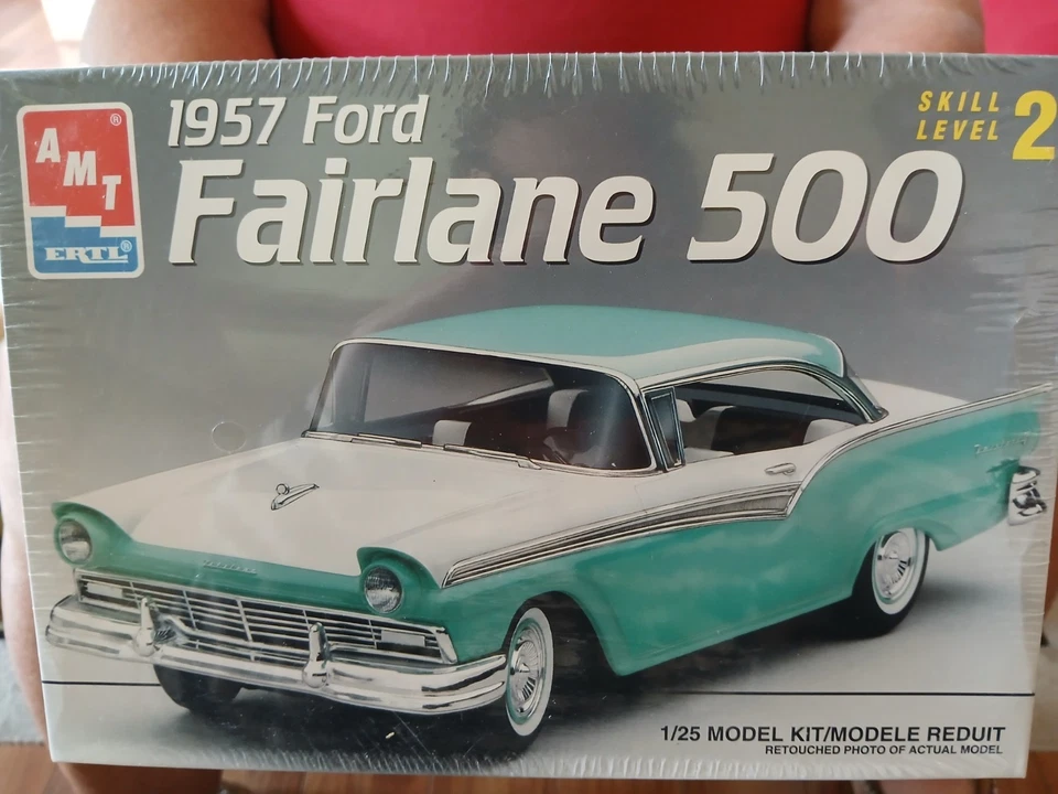 New Sealed 1/25 " 1957 FORD FAIRLANE 500 " 2 n 1 options AMT/ERTL Model # 8028 - Image 1 of 4