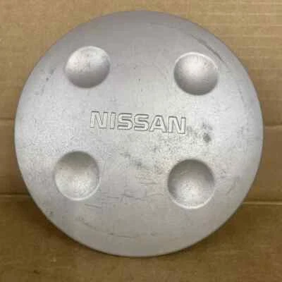 Tapas centrales Nissan Sentra 1987-1990 usadas mercancía normal 4 piezas plateadas  Foto 1 de 2