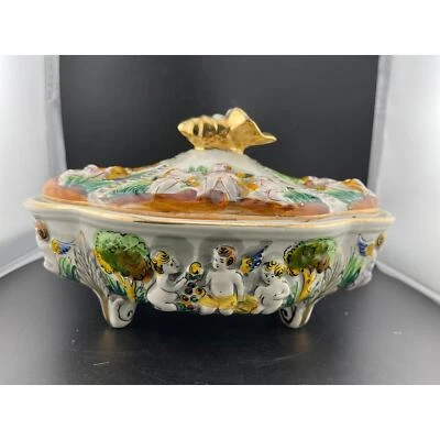 Antiguo plato de puré cubierto de mayólica Pereiras Valado - querubines, concha marina, dorado Foto 1 de 4