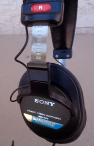 SONY MDR-7506 PRO STUDIO MONITOR STEREO HEADPHONES TESTED WORKING *NEW PADS* - Picture 1 of 5