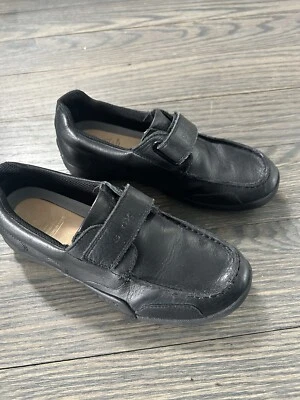 Sapatos sociais masculinos Geox mocassins de couro preto tamanho 34 - Imagem 1 de 4