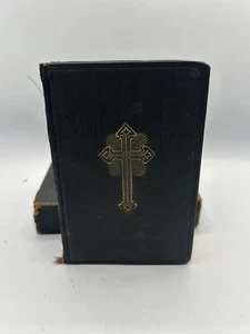 ANTIQUE GERMAN LEATHER BIBLE 1922 5-1/2” - Imagen 1 de 9