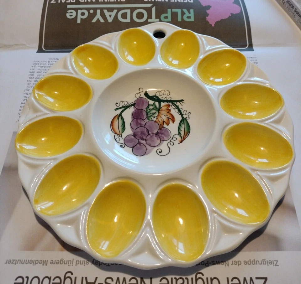 Keramik - bzw Wandteller für Eier, va 23 cm im Durchmesser, weiche Keramik - Bild 1 von 1