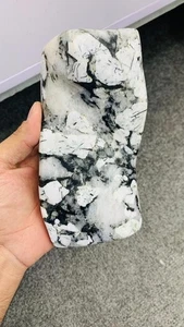 Turmalina negra con albita de 1,4 kg | Cristal pulido | Piedra curativa de chakras - Imagen 1 de 8