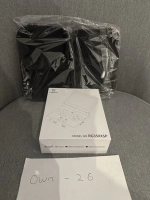 ANBERNIC RG35XXSP 3.5'' IPS Screen Flip Console Linux - 64GB - Silver  + Case - Image 1 of 2