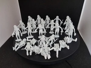 Vintage 1960's MARX MPC 26 X Plastic Space Men Hong Kong White - Picture 1 of 5