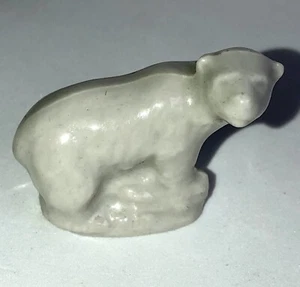 Wade Whimsies Té Rosa Roja Oso Polar Pequeña Figura Animal Hecha en Inglaterra - Imagen 1 de 6