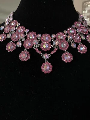 Suzanne Somers 系列热粉色水晶水钻花朵项链 — 第 1/4 张图片