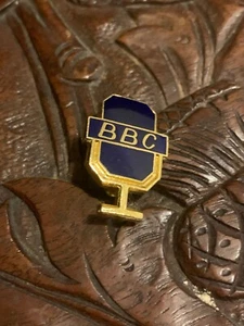 VINTAGE EMAILLE ABZEICHEN, "BBC MIRCOPHONE" - TOP ZUSTAND - Bild 1 von 4