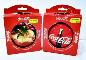 Set of 2 COCA COLA Handmade Decoupage Christmas Ornaments Brand New in Box 1994 - Bild 1 von 6