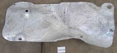 Protetor térmico de escape Dodge Ram 1500 fabricante de equipamento original 2009-2018 cabine inferior direita 55275778 destro - Imagem 1 de 4