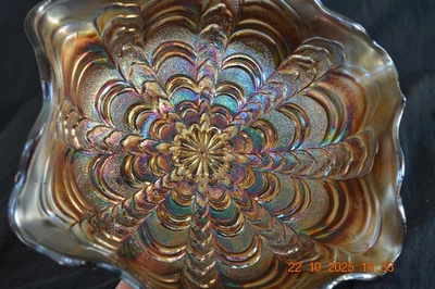 Tigela de vidro de carnaval Millersburg Rosalind babados profundos----ametista - Imagem 1 de 4