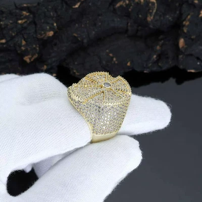 Anillo Pinky Deslumbrante Grande Cruz de Jesús Para Hombre Talla 7,8,9,10 Amarillo AAA+ CZ Foto 1 de 4