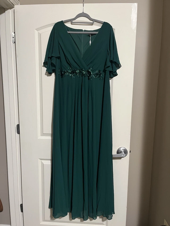 Plus Size Emerald Green Formal Dress/Mother Of Bride Dress Size 1X￼ - Image 1 of 1