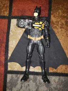 "Figura de acción Batman Caballero Oscuro señal sigilosa hoja giratoria brazo de señal 11" - Imagen 1 de 3