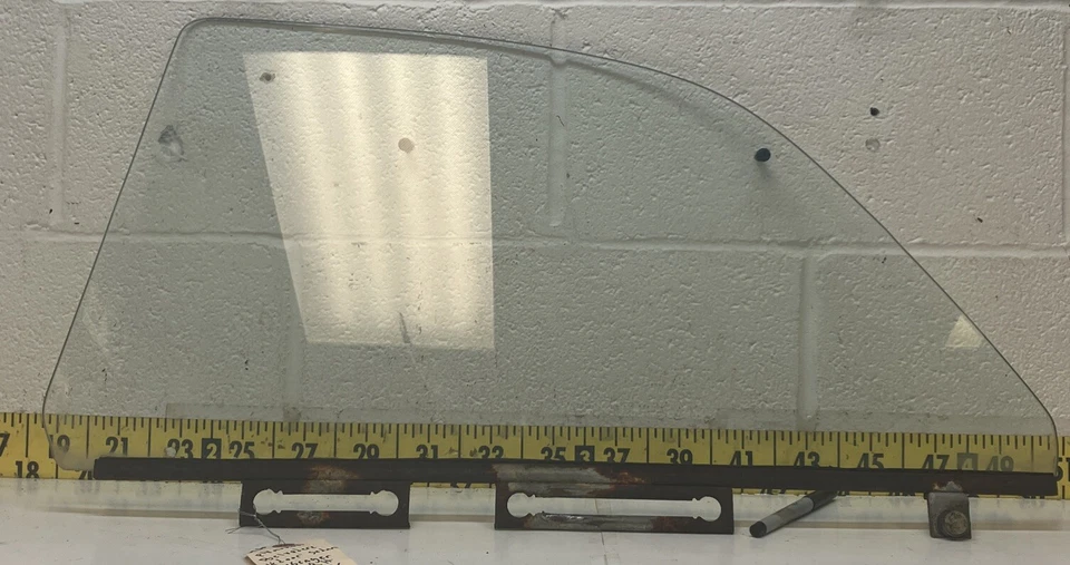 Ventana trasera derecha de pasajero Mopar 1960 Plymouth Belvedere (DG212) usada OEM Foto 1 de 4