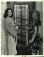 1992 Press Photo Annabeth Gish and Crystal Bernard in "Lady Against the Odds"