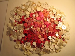 Buttons PINK RED WHITE LARGE LOT 900 + Count $8Sh - Picture 1 of 12