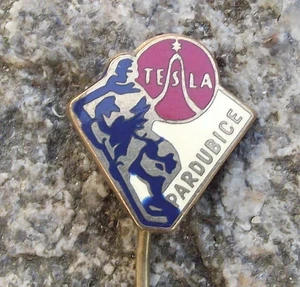 Vintage Tesla Pardubice Ice Hockey Czech Team Player Skater Logo Pin Badge - Picture 1 of 4
