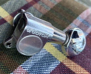 Single Gotoh Logo Bass-Side Guitar Tuner~ Small Oval Button - Picture 1 of 3