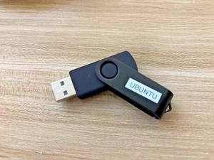 Ubuntu Linux 24.04.1 LTS Live OS 16GB Bootable USB Flash Drive, New - Picture 1 of 1