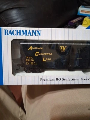 HO Scale ATLANTIC COAST LINE 50' Sliding Door Box Car New in Box BACHMANN 19407 - Image 1 of 4