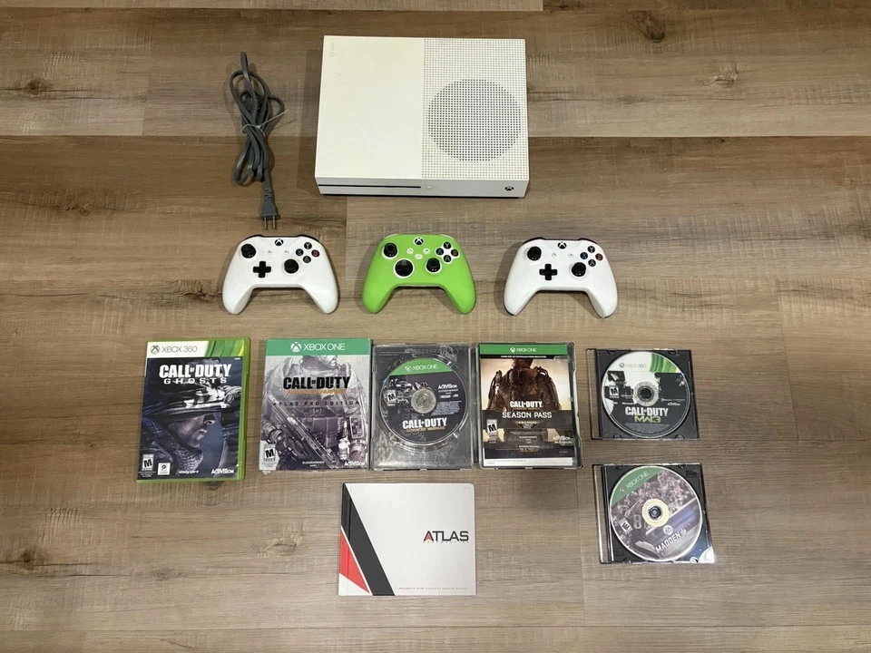 Consola de juegos Microsoft Xbox One S 1 TB 1681 ¡con 4 juegos y paquete de 3 controladores! Foto 1 de 4
