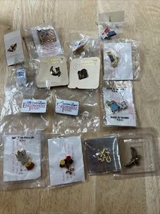 Lotto di 15 spille da vintage a moderne e un ciondolo - Foto 1 di 22