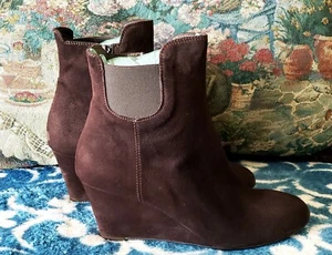 NEW AGL $450 DARK BROWN SUEDE ANKLE BOOTS BOOTIES WEDGES MADE IN ITALY 39.5 8.5 - Picture 1 of 8