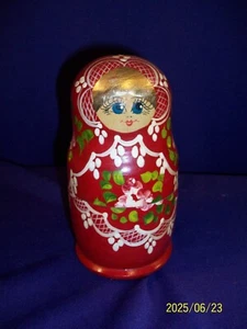 Juego de 5 muñecas anidadoras Matrioska rusa pintadas a mano rojas/negras/doradas florales 6" - Imagen 1 de 2
