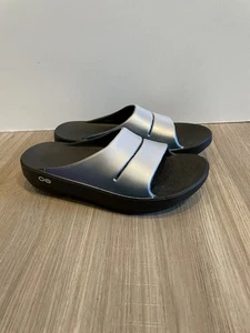 OOFOS OOahh Luxe Slide Sandal Silver Slip On Womens Size 7 Men 5 - Picture 1 of 6