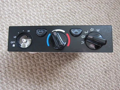 01-04 2004 TOYOTA TACOMA HEATER & A/C CLIMATE CONTROL UNIT OEM TESTED 100% - Image 1 of 4