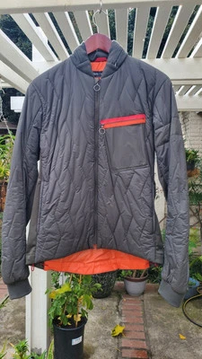 Chaqueta aislante acolchada Rapha + Ræburn mediana marrón Foto 1 de 4