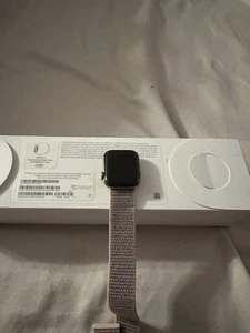 Apple Watch Series 5 GPS/Cellulaire 40 mm acier inoxydable doré EXCELLENT - Photo 1 sur 1