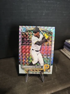2025 Bowman Chrome Johan De Los Santos Geometric Refractor 1st Prospect /499 - Bild 1 von 7