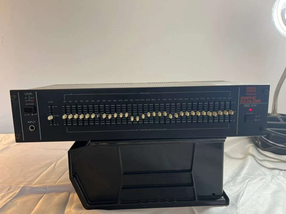 Vintage Roland SEQ-331 Graphic Equalizer – Working Rackmount EQ - Image 1 of 4