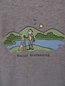 Nuovo con etichetta. MAGLIETTA FRANTOIO LIFE IS GOOD WMN S/S JAKE AND ROCKET "DISTANZIAMENTO SOCIALE" (XXXL) - Foto 1 di 5