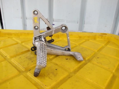 Honda Interceptor 700 VFR700F2 1987 OEM JUEGO TRASERO DERECHO ESTRIBA CONDUCTOR Foto 1 de 4