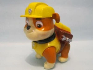 Figura de patrulla de pata amarilla de escombros 2-1/2" cachorro de policía posable cachorro juguete/reparto de pastel - Imagen 1 de 1