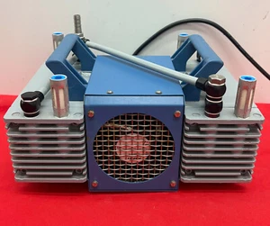 ABM GREIFFENBERGER VACUUBRAND ME 8 MEMBRAN-VAKUUMPUMPE 4EKGF63DX-4 - Bild 1 von 9