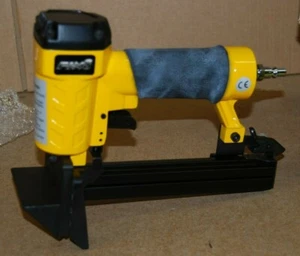 Fix8 21 Gauge 97 Type Flooring Stapler S972510 - 25mm Pneumatic Air Tool - Picture 1 of 6