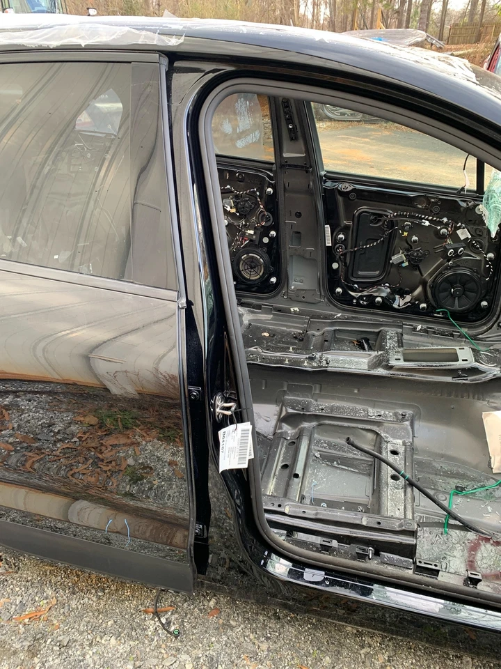 2015-2024 PORSCHE MACAN OEM RIGHT CENTER PILLAR *STRUCTURE CUT* Foto 1 de 4