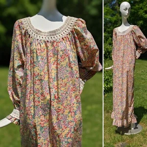 VINTAGE 1970’S BEAUTIFUL FLORAL LONG DRESS W LACE TRIM & PUFF FULL SLEEVES - Picture 1 of 7